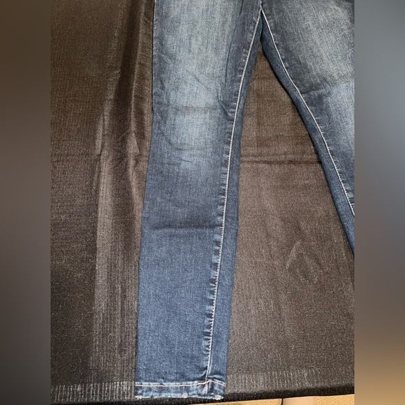 Good American Good Legs Cropped Jeans in a 10/30 - Picture 6 of 9